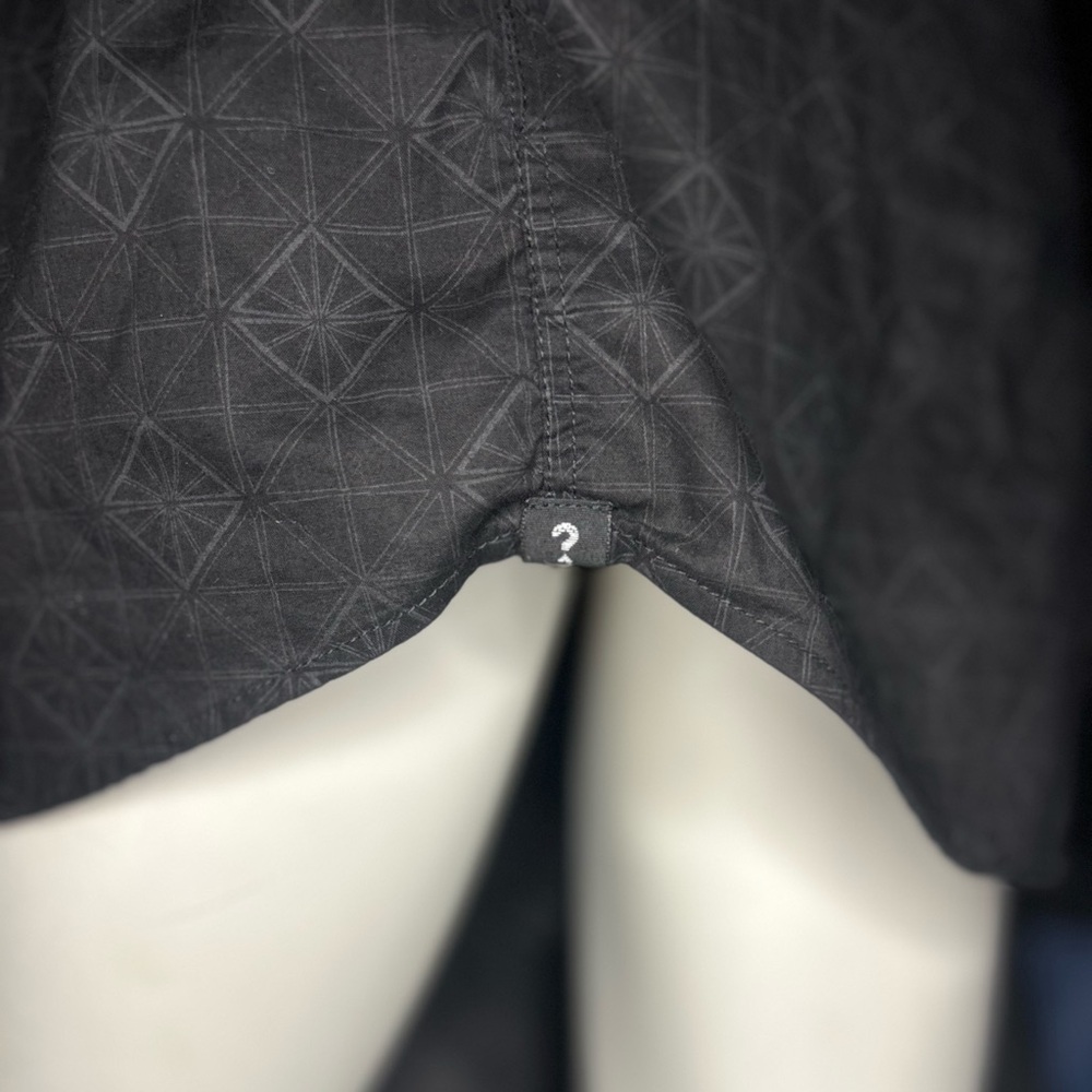 Guess Geometric Patterned Button-Up Shirt - Picture 4 of 7